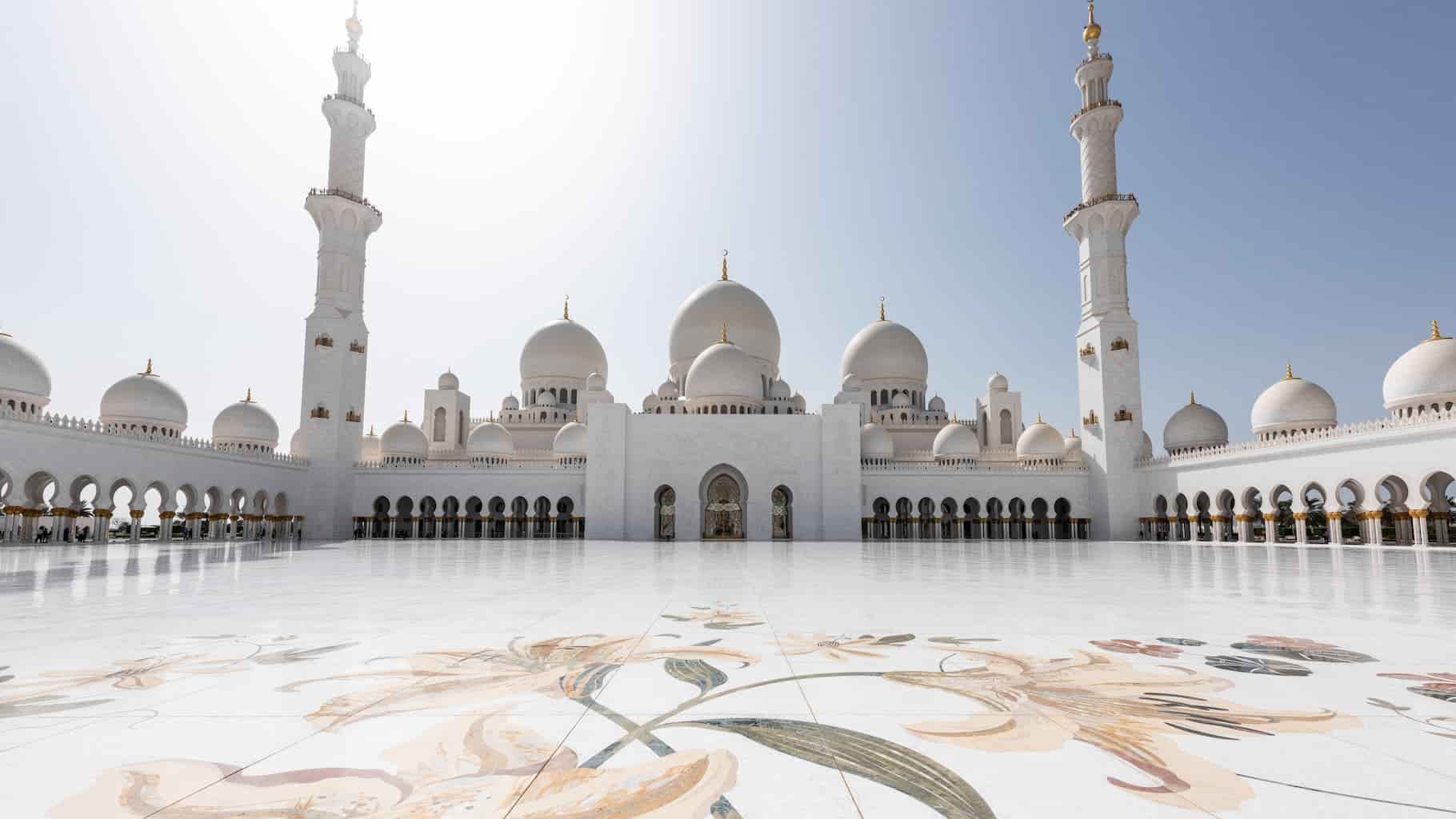 Iconic Sheikh Zayed Grand Mosque, a centerpiece of Abu Dhabi city tours showcasing Islamic architecture